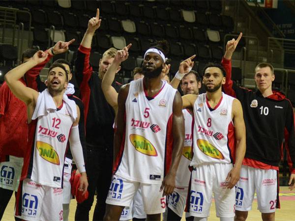 שחקני חיפה. ניצחון חשוב (באדיבות הפועל חיפה)