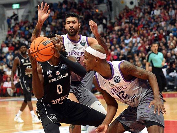 מקפאדן על מאק. עשה את הצרות בעיקר בהתקפה (ברני ארדוב)