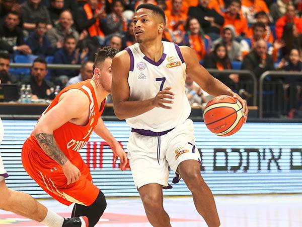 ווטרס, רבע ראשון מפלצתי (אלן שיבר)