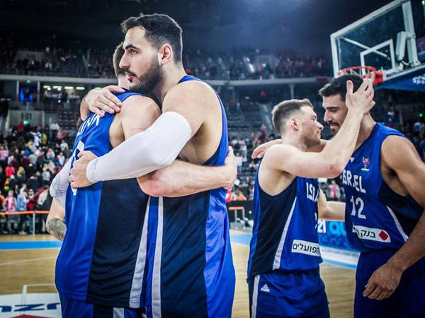 ישראל חוגגת, קטש טוען: "לא צריך לזלזל בניצחון הזה" (FIBA)