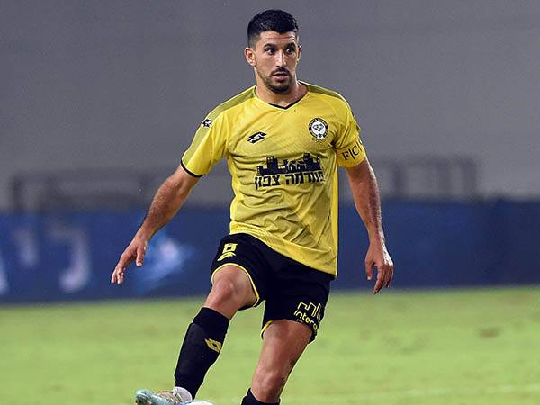 הקפטן חוזר נגד הירוקים (ברני ארדוב)