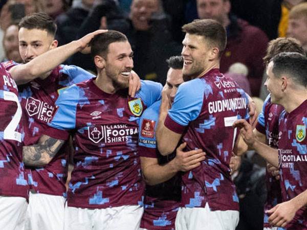 She quickly returned: Burnley was promoted to the Premier League