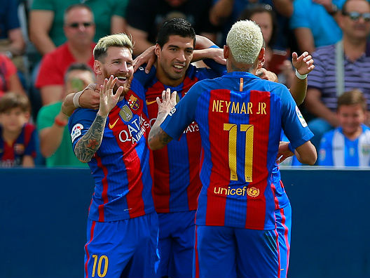 סוארס עם מסי וניימאר בימים יפים יותר (getty)