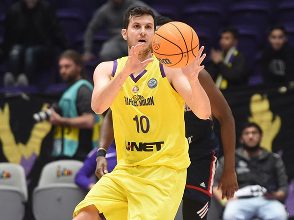 חולון ניצחה במאבק מול פניני (FIBA)