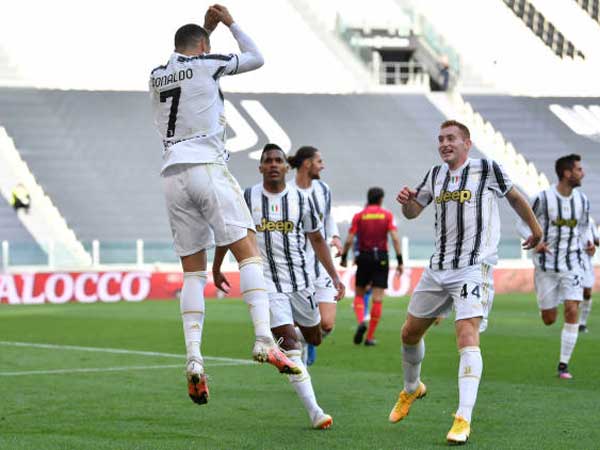 רונאלדו. השתלט על הכדור החוזר (Getty)