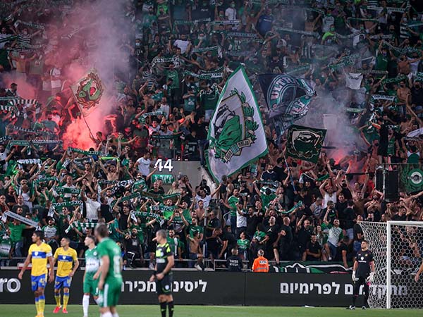 אוהדי מכבי חיפה. יגיעו בהמוניהם? (אלן שיבר)