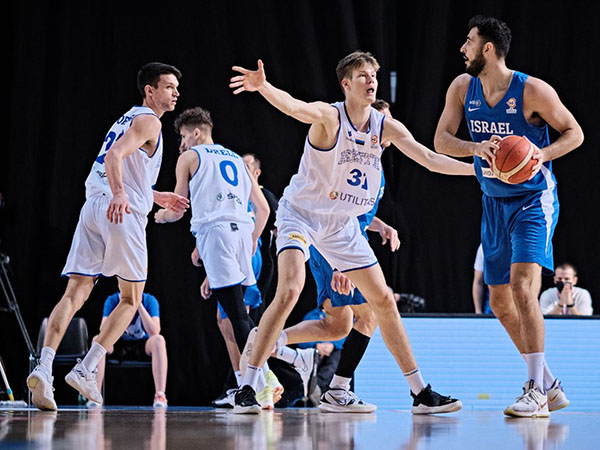 זלמנסון, מחצית ראשונה אישית טובה מבחינתו (FIBA)