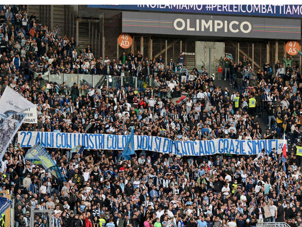 "אין מחילה לבוגדים". אולטראס לאציו (getty)