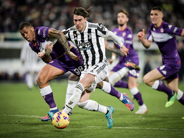 דושאן ולאחוביץ' נגד פיורנטינה. תמונה שמעטים ציפו לראות כבר העונה (GETTY)