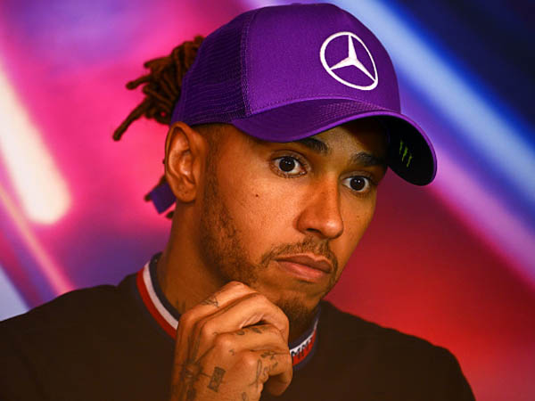 בעיצומה של צניחה משלו. המילטון (GETTY)