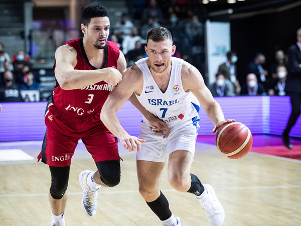 מקל. נשאר בסגל (FIBA)