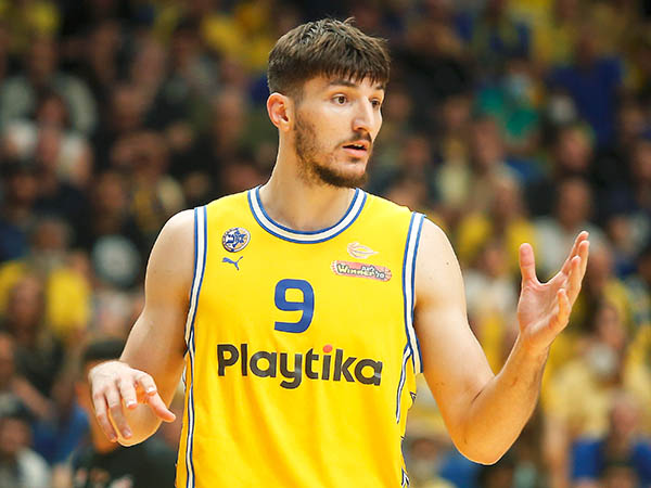 סורקין. הקליעה תפתח לו דלת (אלן שיבר)