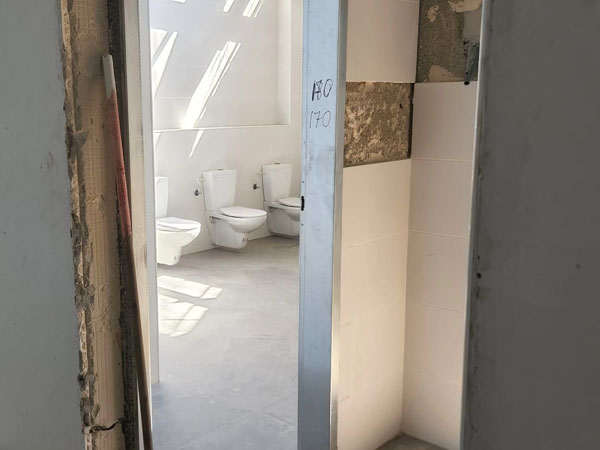 השירותים (צילום: רועי ויינברג)