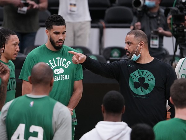 (Photo by Jesse D. Garrabrant/NBAE via Getty Images)