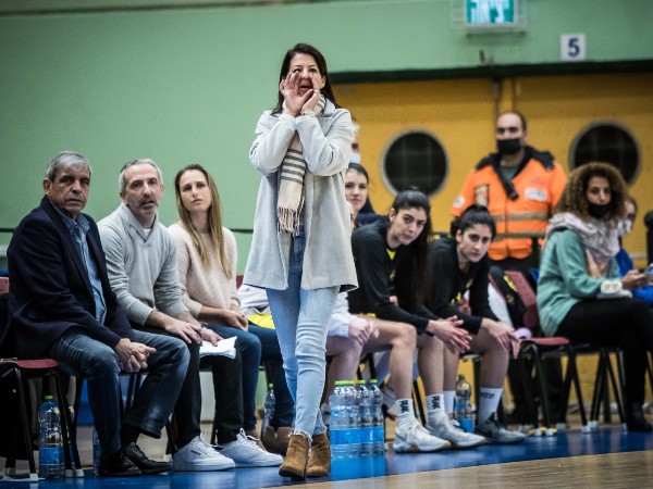 "הבסיס שיש כבקוצה נכון" העליון על הקווים (קרדיט: מנהלת ליגת העל לנשים בכדרורסל)