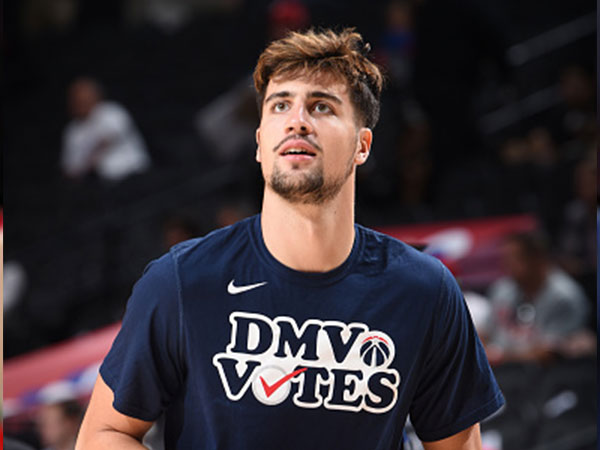 "איבד את הביטחון מחוץ לקשת". אבדיה (David Dow/NBAE via Getty)