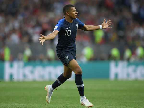 אמבפה רוצה לשמור על התואר (getty)