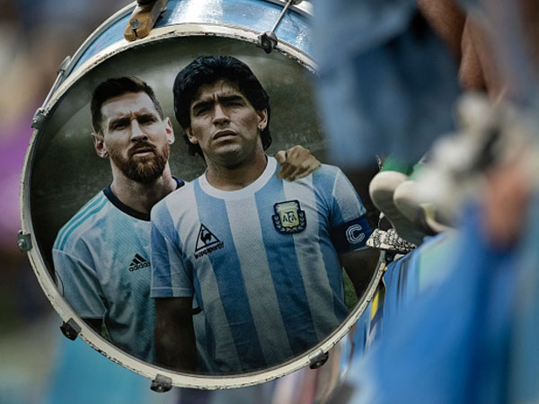 מסי ומראדונה, יחד, על תוף בקהל (getty)