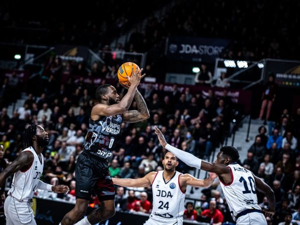 אבל זה היה היום של קרינגטון (FIBA)