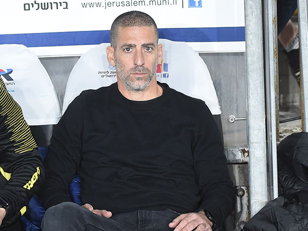 מחפש סיוע מבחוץ. קוז'וק (צילום: ברני ארדוב)