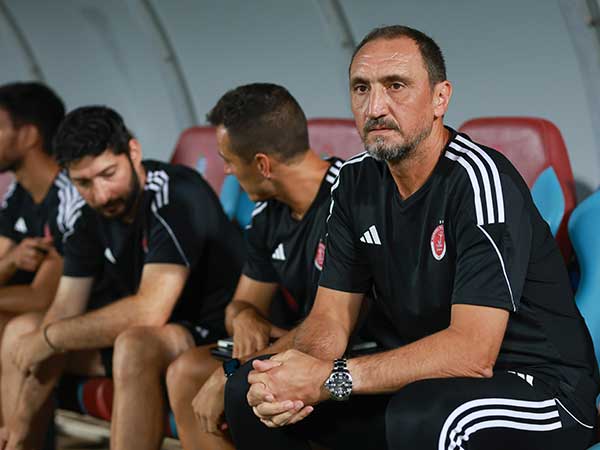 האם ולאקניס ייתן הזדמנות לאלקוקין? (קרדיט: לירן מולדובן)