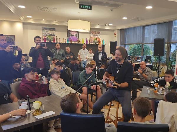 עידן רייכל עם ילדי העוטף