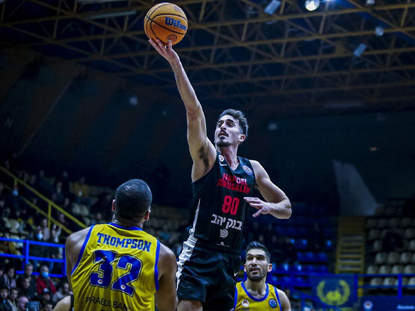 (FIBA)