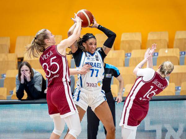 גם סימס נלחמה (FIBA)