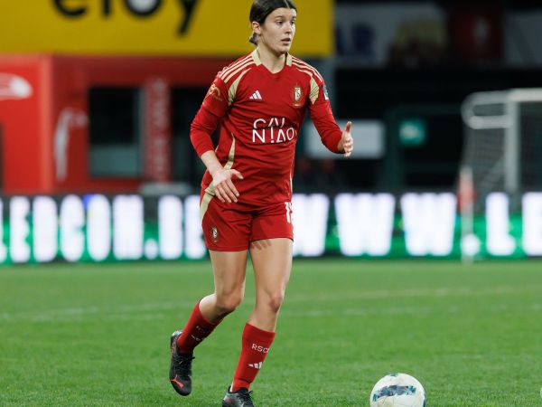 במדי סטנדרד. “לחזור לארץ הייתה האופציה האחרונה“ (צילום: Standard de Liège Femina)