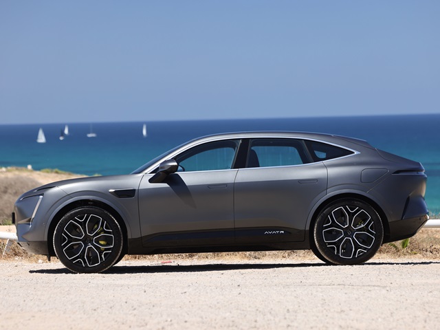 D-SUV יוקרתי - מה מסתתר מתחת לעיצוב הנאה?