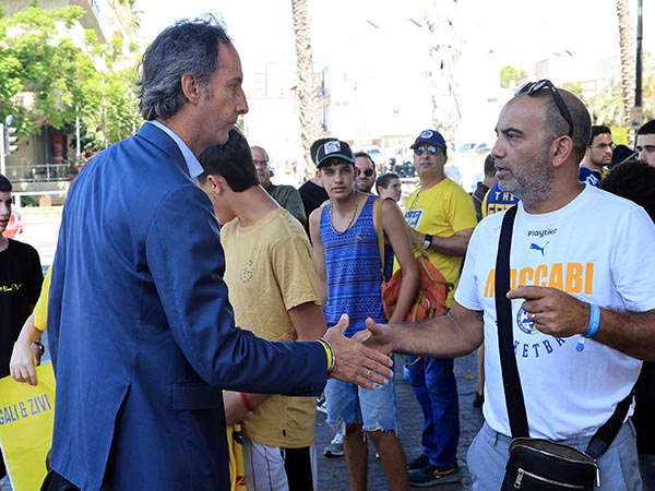 קולדבלה במפגש ראשון עם האוהדים (צילום: אלן שיבר)