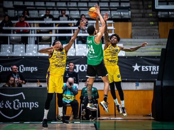 (FIBA)