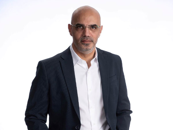 מנכ“ל בזק ניר דוד (אלעד גוטמן)