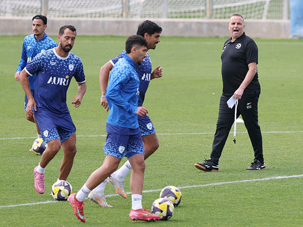 הנבחרת מוכנה (אלן שיבר)