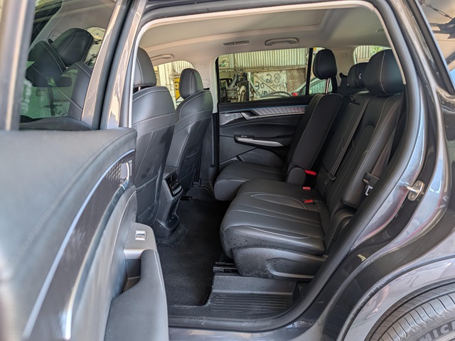 MG S9: ואז מגלים כמה עוד יותר מרווח כאן, אפילו כשהמושב יוסט לפנים, וגם הכניסה לאחור קלה יותר