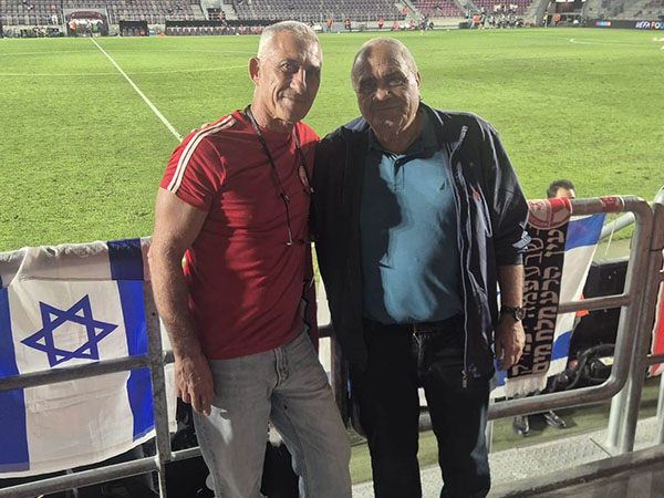 צ׳יקו דמרי הצהוב-ירוק עם אבנר ביטון האדום (צילום פרטי)