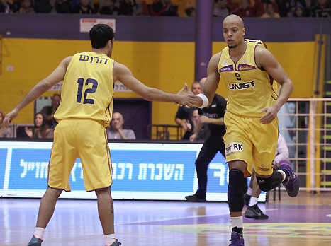 יום ענק לחולוניה (אלן שיבר)