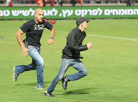התמונות שגורמות למנהלת להחזיר את השוטרים (אלן שיבר)