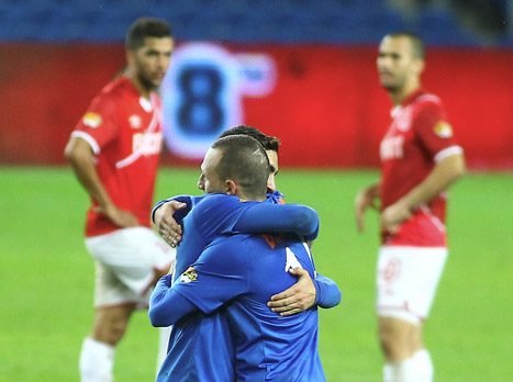 קבוצת צמרת, לא פחות (אלן שיבר)