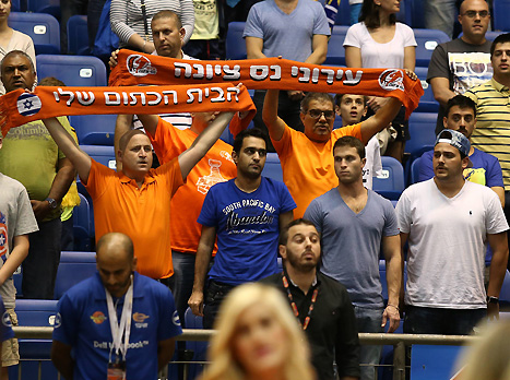 "אוהב את האוהדים". כתום בהיכל (אלן שיבר)