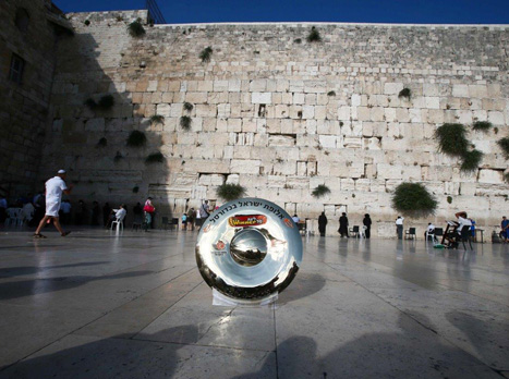 שמה גם פתק בכותל? (עודד קרני, מנהלת הליגה)