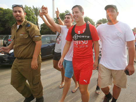 "הסמל הבא של הפועל ת"א" (אלן שיבר)
