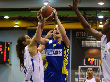 מחזיקת הגביע ניצחה את האלופה (צילום: לירון מולדובן)