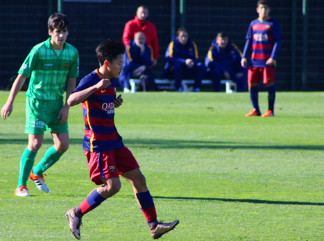 חיכה לזה 3 שנים. לי בבכורה בנוער של בארסה (David Clarke)