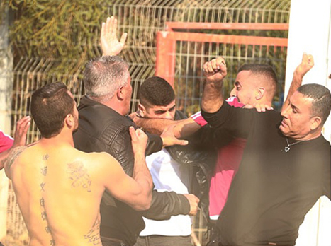 המכות בין שחקני מגדל העמק היום (צילום: עדי מלול, דאבל פס)