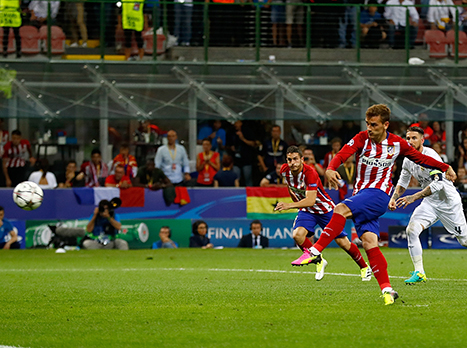 לזכות אתלטיקו נפסק פנדל, אותו בעט גריזמן (gettyimages)