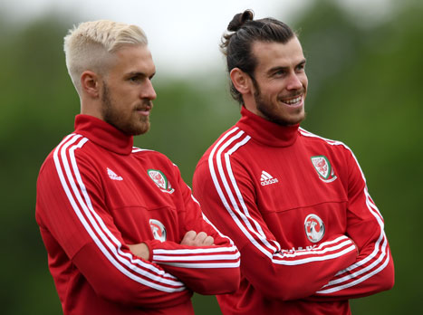 ראמזי יוביל לצד בייל, גם עם הצבע הזה בשיער (GETTYIMAGES)