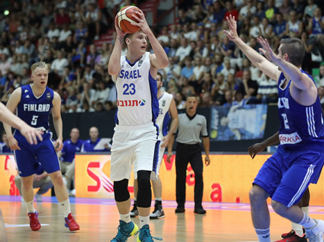 חזק מתחת לסל קופרברג (fiba)