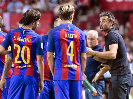 לואיס אנריקה מחלק הוראות