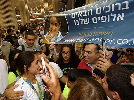 ג'רבי עם חיוך גדול על הפנים (אלן שיבר)